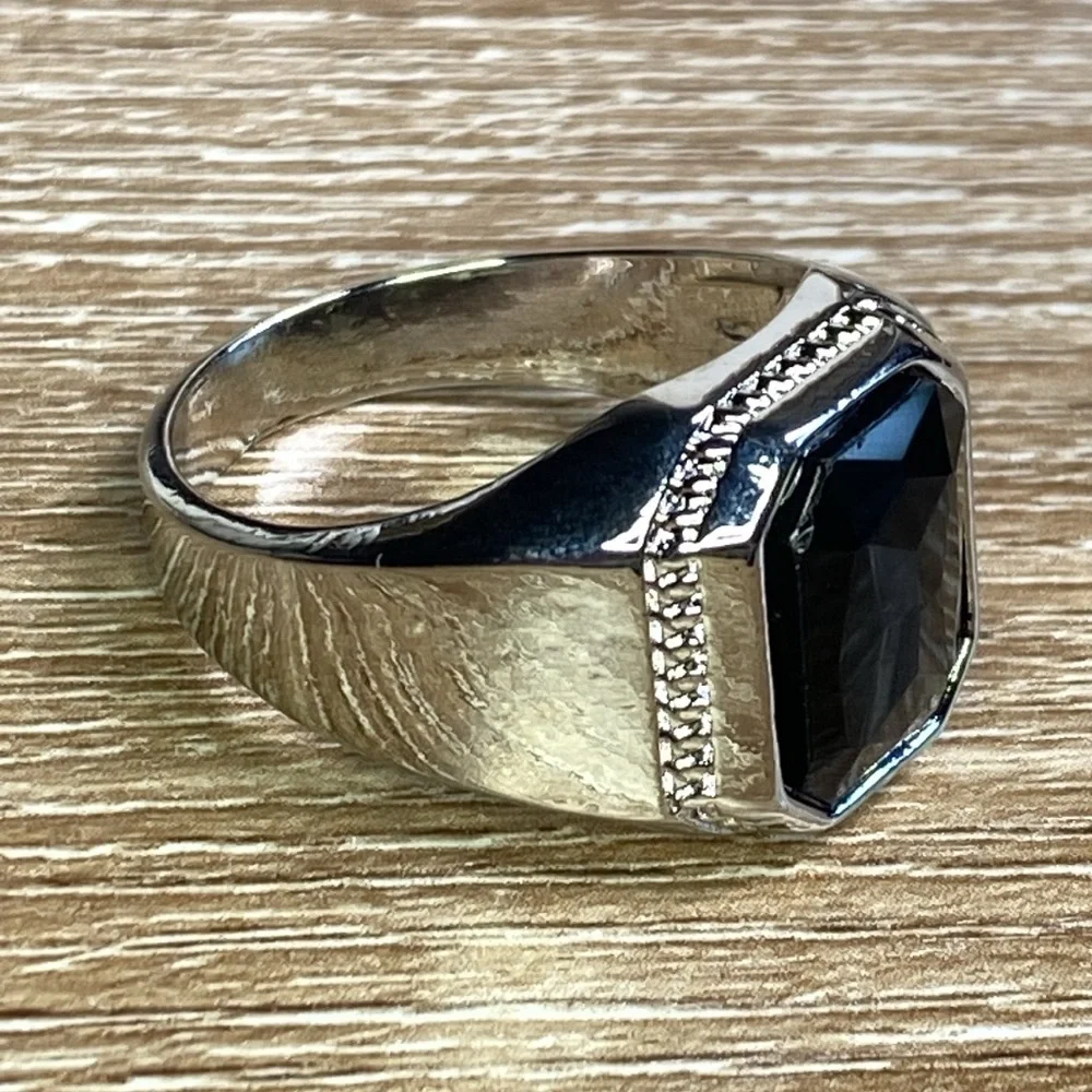 Men’s Black & Silvertone Signet Style Ring - Picture 7 of 10